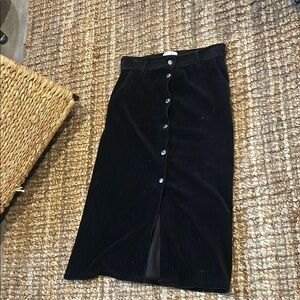 & Other Stories 
Black Button-Down Midi Skirt Size 6